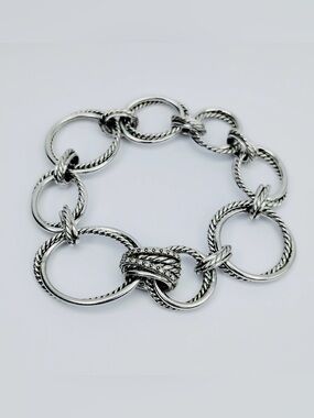 David Yurman Crossover
Infinity Loop Cable Chain
Bracelet with Diamonds